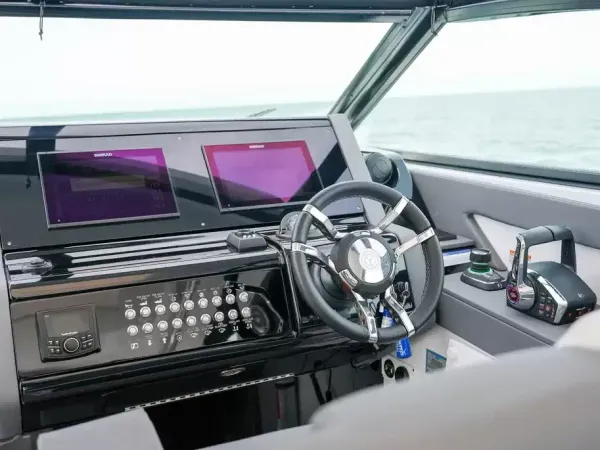 2023 Cruisers Yachts 38 GLS OB detail image 21