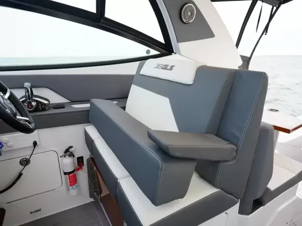 2023 Cruisers Yachts 38 GLS OB detail image 22