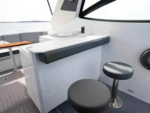 2023 Cruisers Yachts 38 GLS OB detail image 24