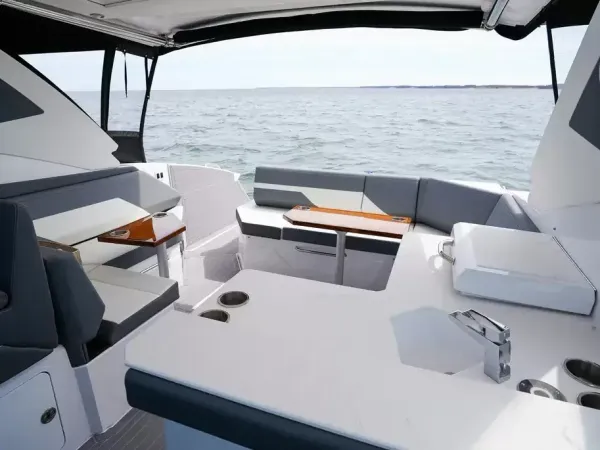 2023 Cruisers Yachts 38 GLS OB detail image 25