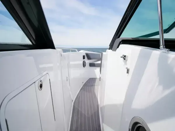 2023 Cruisers Yachts 38 GLS OB detail image 27