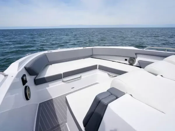 2023 Cruisers Yachts 38 GLS OB detail image 28
