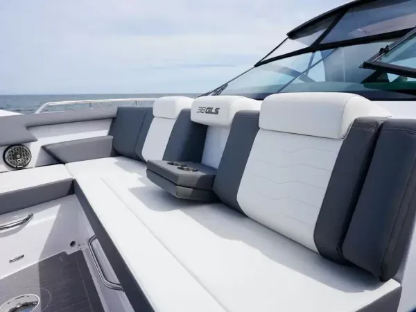2023 Cruisers Yachts 38 GLS OB detail image 29