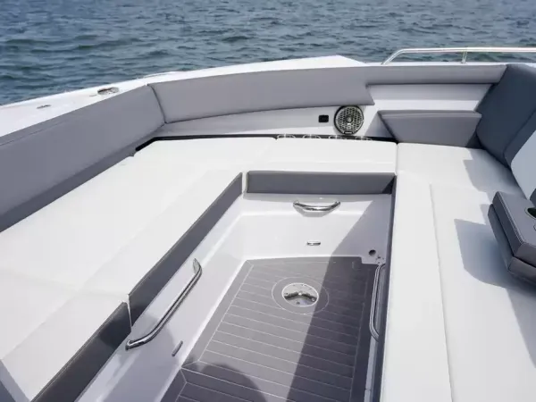 2023 Cruisers Yachts 38 GLS OB detail image 30