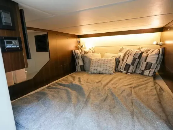 2023 Cruisers Yachts 38 GLS OB detail image 39