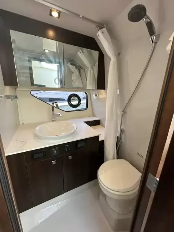 2023 Cruisers Yachts 38 GLS OB detail image 41