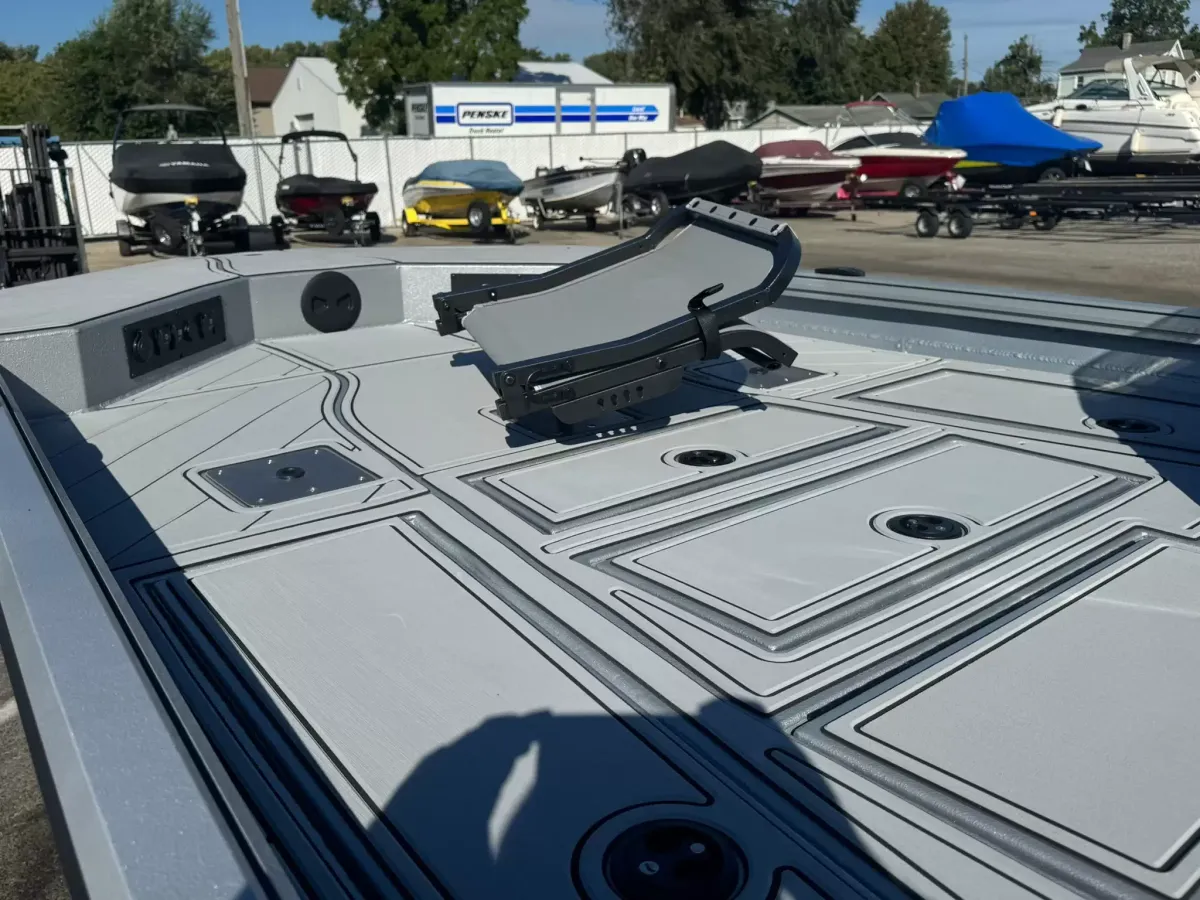 boat-carouselImage-image