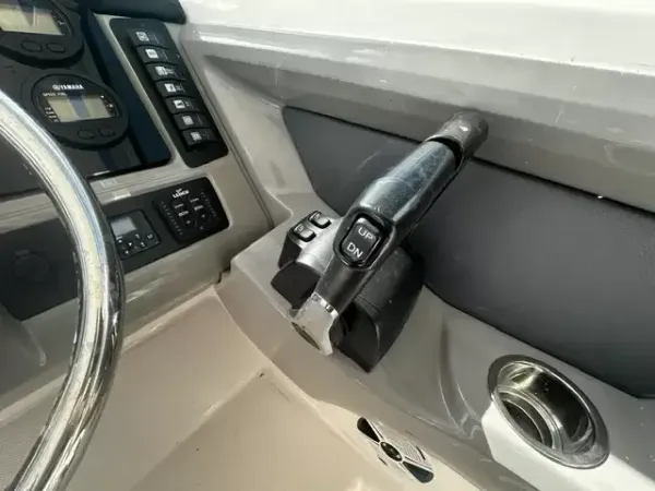 Robalo R247 Dual Console 2018-6