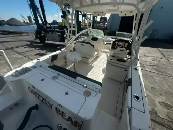 Robalo R247 Dual Console 2018-22