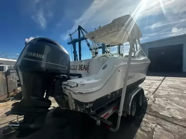 Robalo R247 Dual Console 2018-26