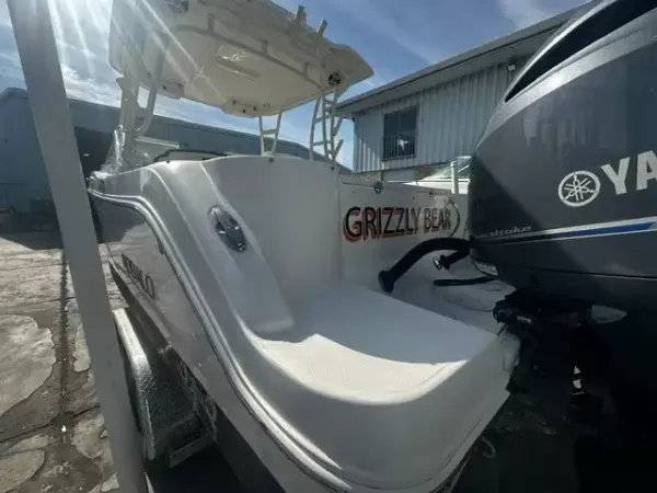Robalo R247 Dual Console 2018-27