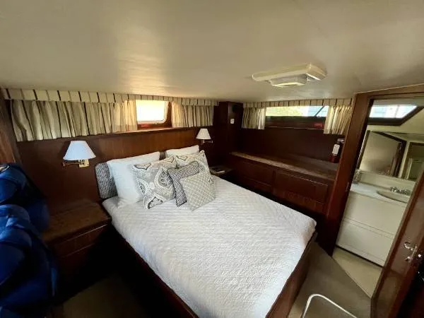 1989 Hatteras 40 Double Cabin-21