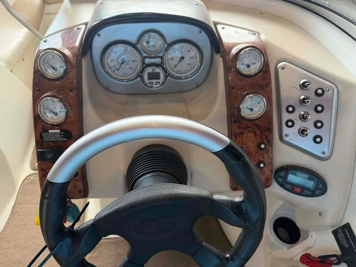 2005 Larson LXI208-7
