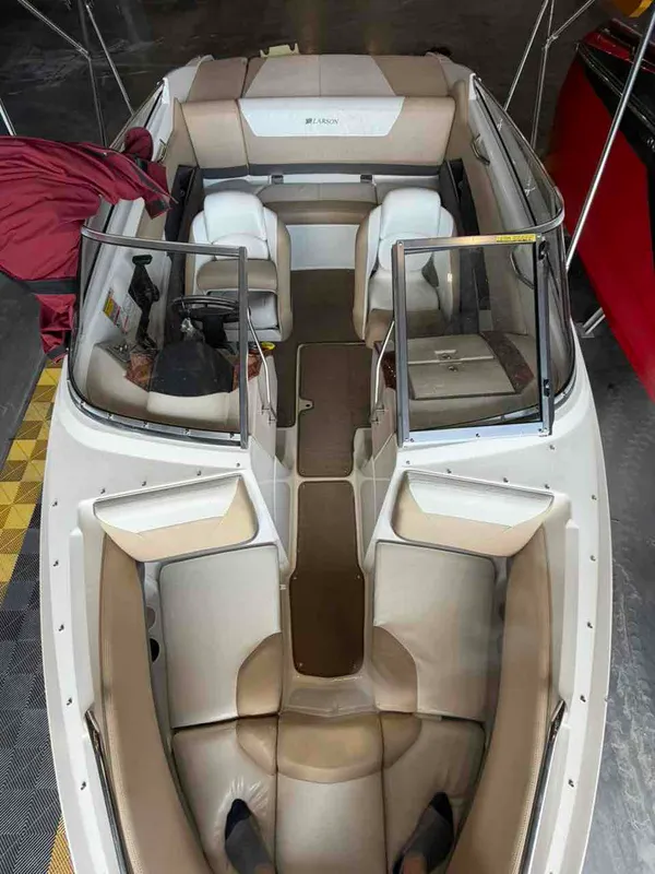 2005 Larson LXI208-18