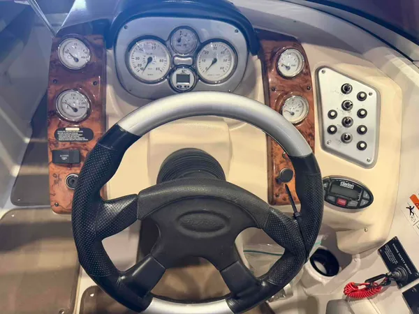 2005 Larson LXI208-36