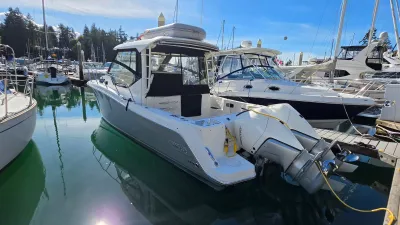 Pre-Owned 2021 Boston whaler 325 Conquest for Sale | Vancouver, BC | M&P Yacht Centre | 6abb3bb4a73705bda102e70e