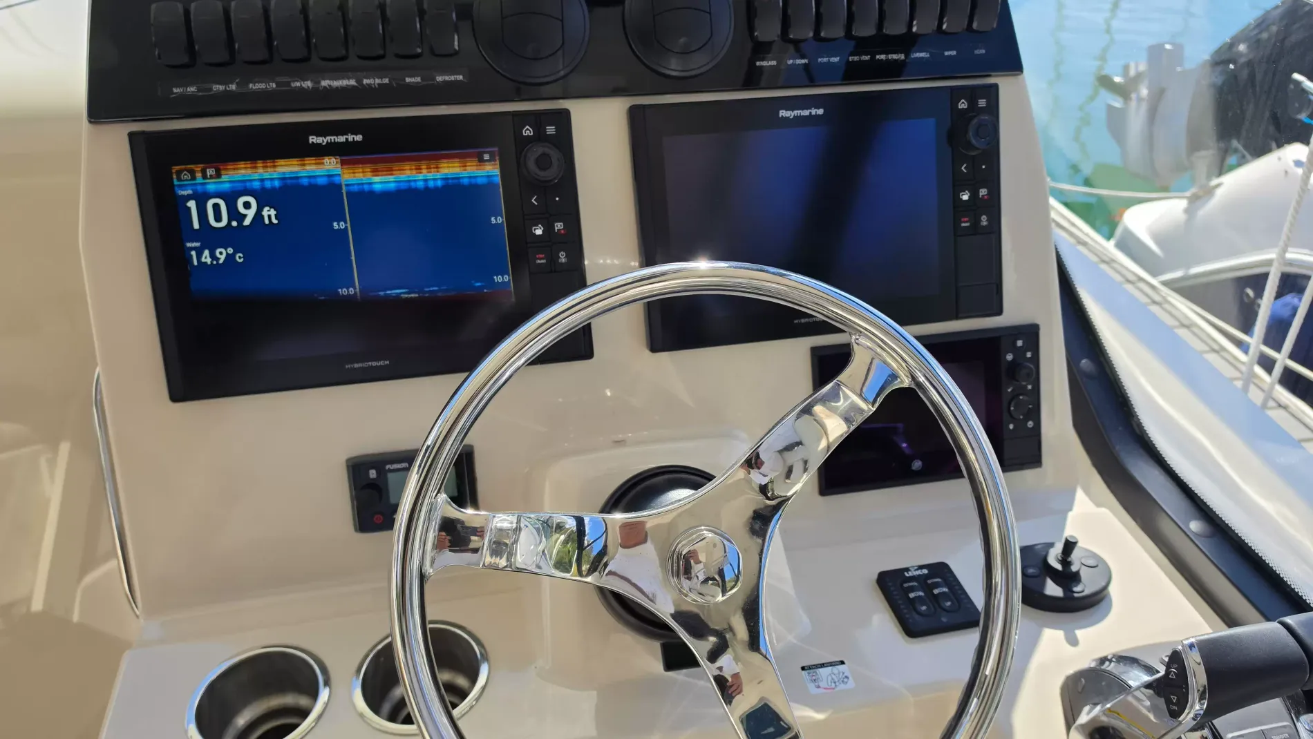 Pre-Owned 2021 Boston whaler 325 Conquest for Sale | Vancouver, BC | M&P Yacht Centre | 6abb3bb4a73705bda102e70e