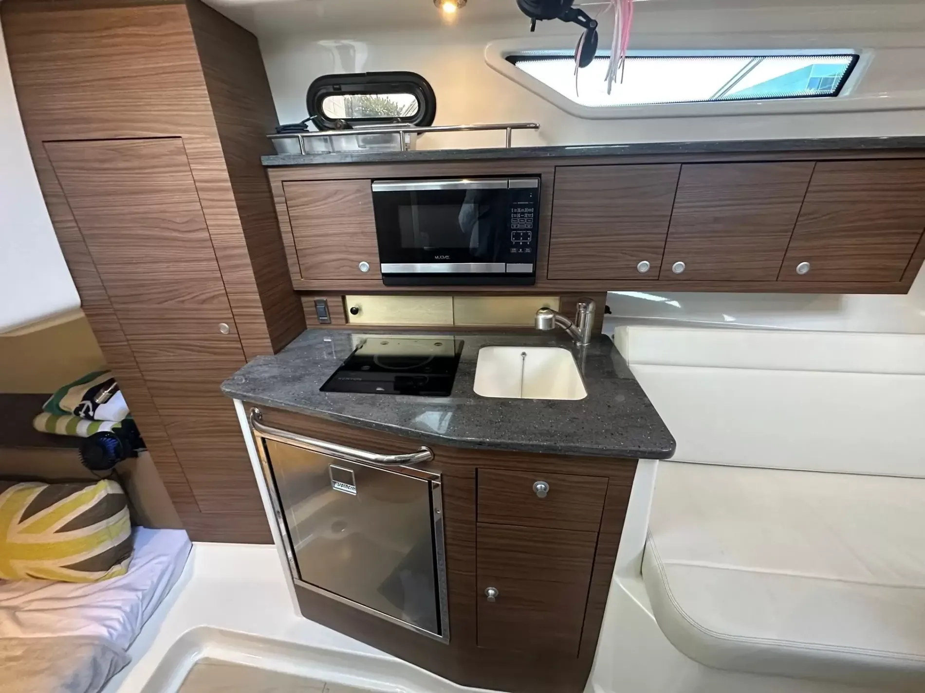 Pre-Owned 2021 Boston whaler 325 Conquest for Sale | Vancouver, BC | M&P Yacht Centre | 6abb3bb4a73705bda102e70e