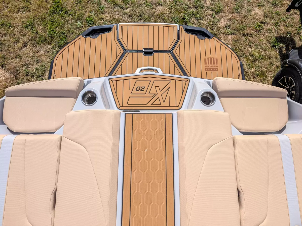 boat-carouselImage-image
