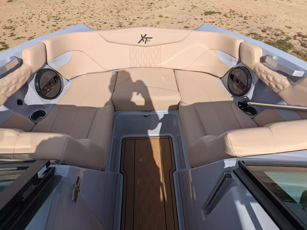 boat-carouselImage-image