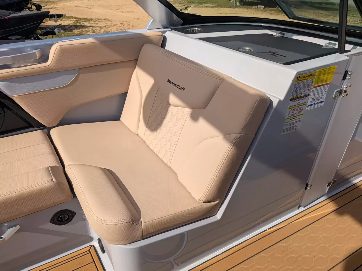 boat-carouselImage-image