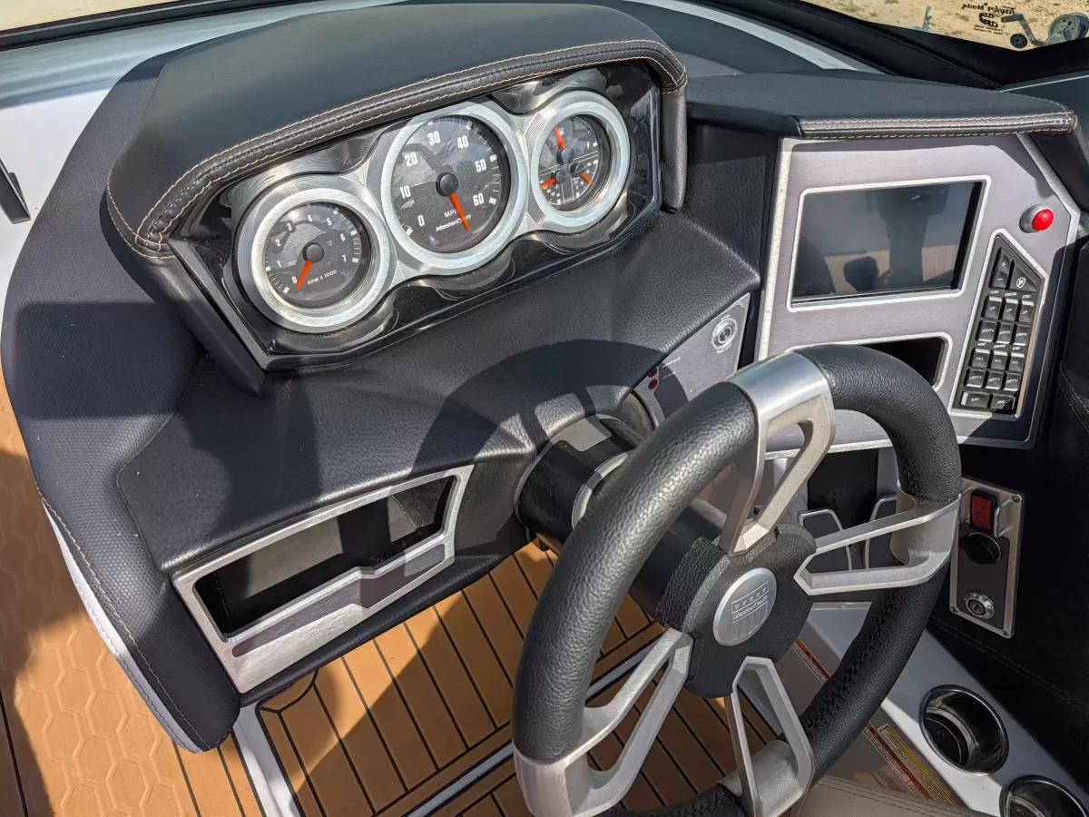 boat-carouselImage-image