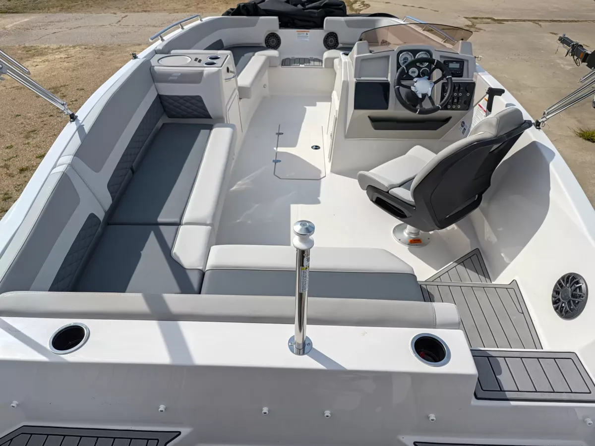 boat-carouselImage-image