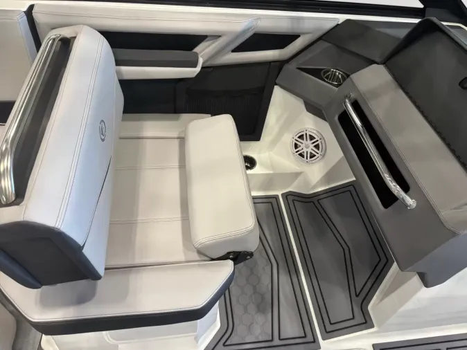 2027 Cobalt R4 Surf