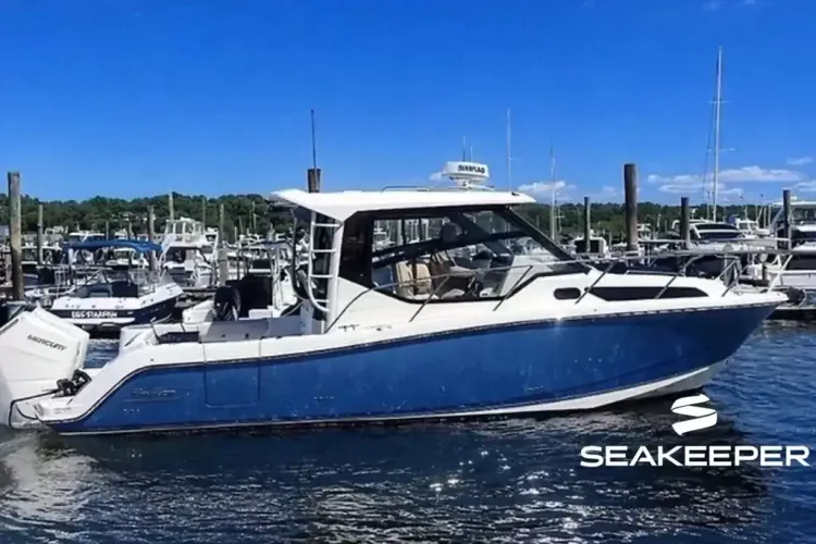 2024 Boston Whaler 325 CONQUEST