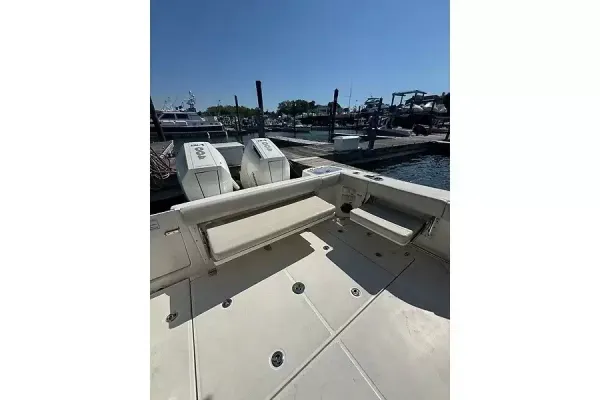 2024 Boston Whaler 325 CONQUEST detail image 15