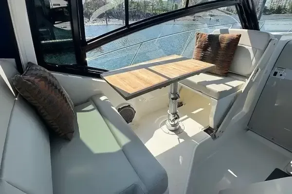 2024 Boston Whaler 325 CONQUEST detail image 17