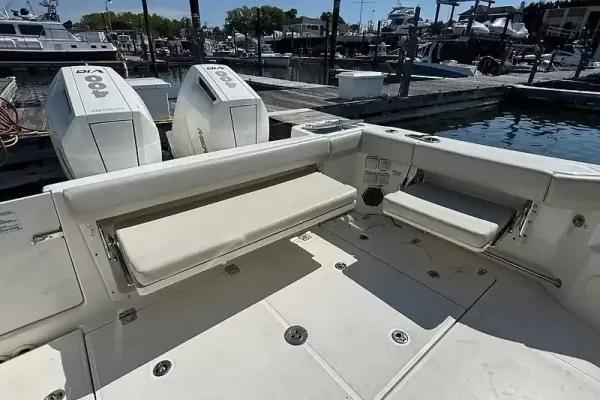 2024 Boston Whaler 325 CONQUEST detail image 31