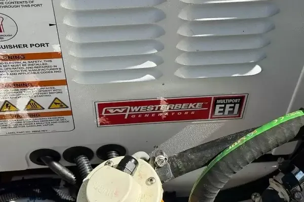 2024 Boston Whaler 325 CONQUEST detail image 37