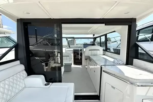 2023 Regal 36 XO detail image 7