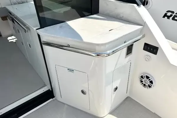2023 Regal 36 XO detail image 14