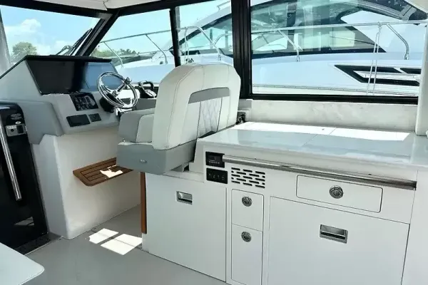 2023 Regal 36 XO detail image 21
