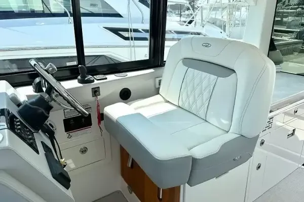 2023 Regal 36 XO detail image 25