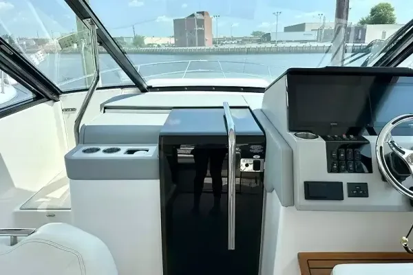 2023 Regal 36 XO detail image 29