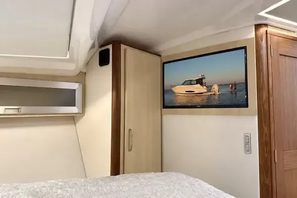 2023 Regal 36 XO detail image 31