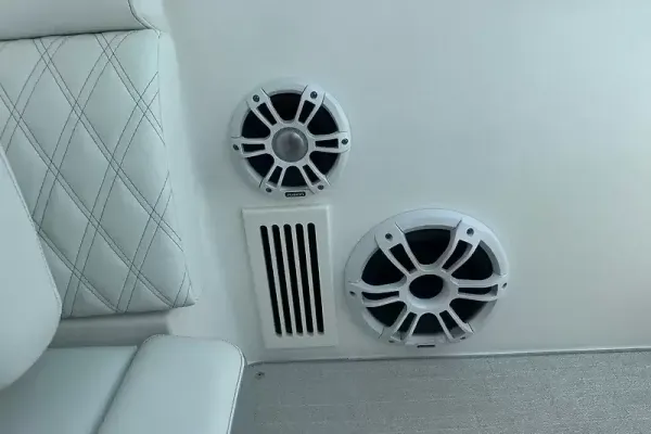 2023 Regal 36 XO detail image 44