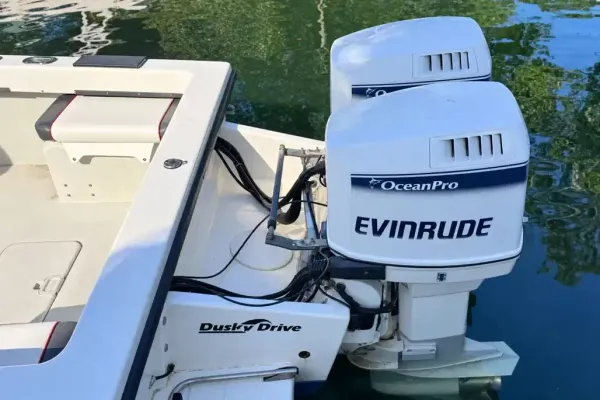 1993 Dusky 256 FC detail image 7