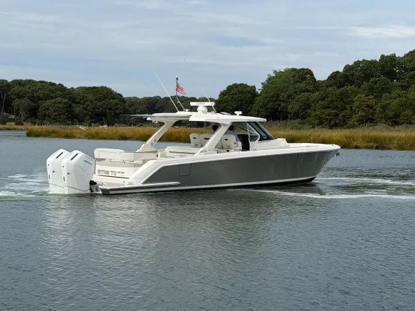 2025 Tiara Yachts 43 LS detail image 5