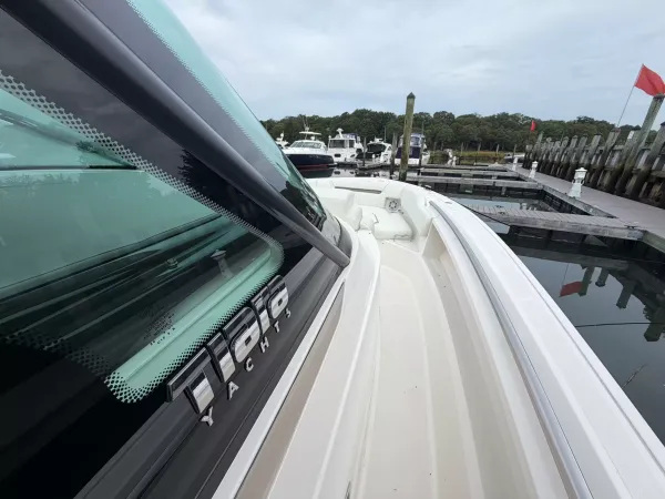 2025 Tiara Yachts 43 LS detail image 35