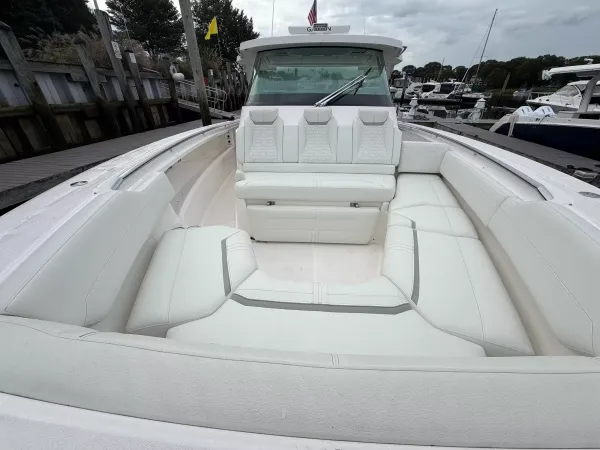 2025 Tiara Yachts 43 LS detail image 38