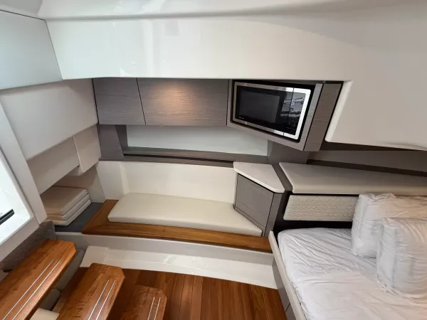 2025 Tiara Yachts 43 LS detail image 52