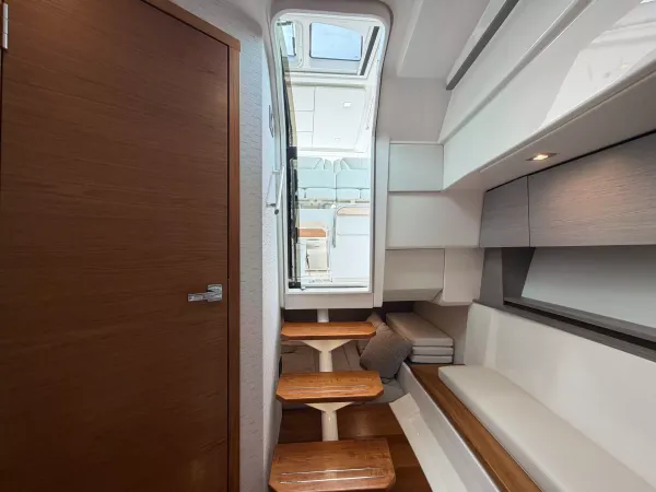2025 Tiara Yachts 43 LS detail image 53