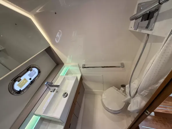 2025 Tiara Yachts 43 LS detail image 54