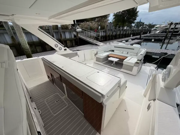 2025 Tiara Yachts 43 LS detail image 60