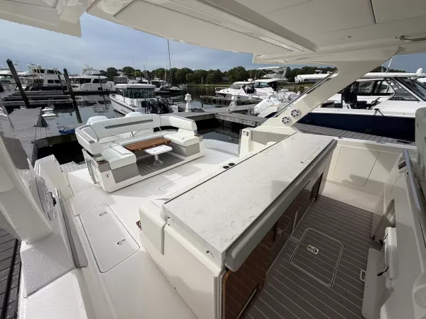 2025 Tiara Yachts 43 LS detail image 61