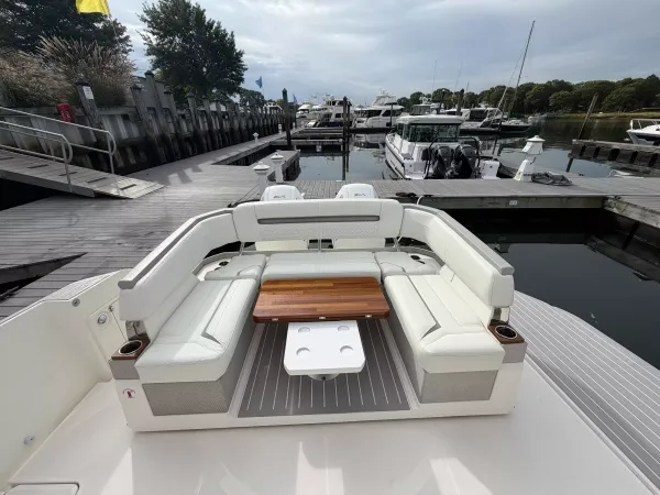 2025 Tiara Yachts 43 LS detail image 62